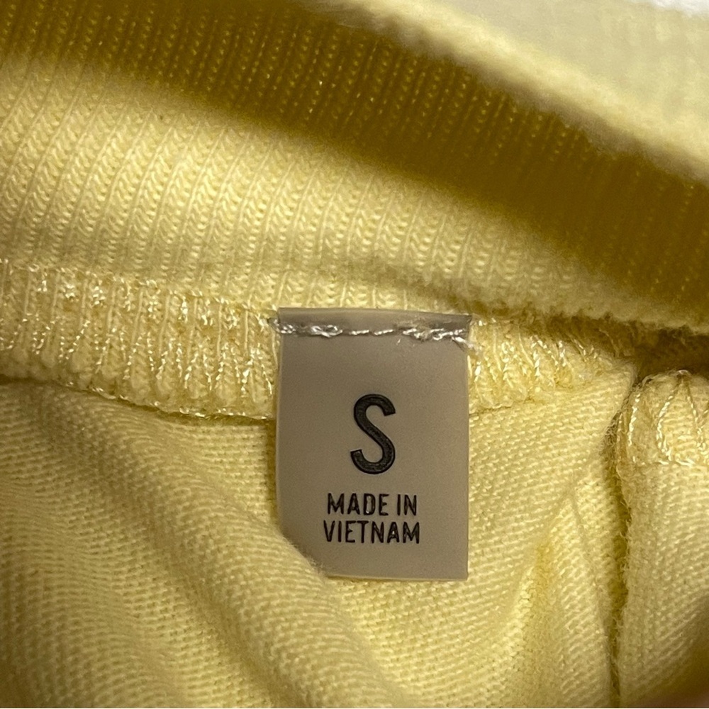 Fear Of God Essentials Mens Size S Pale Yellow Long Sleeve Over Sized T-Shirt - Picture 5 of 9